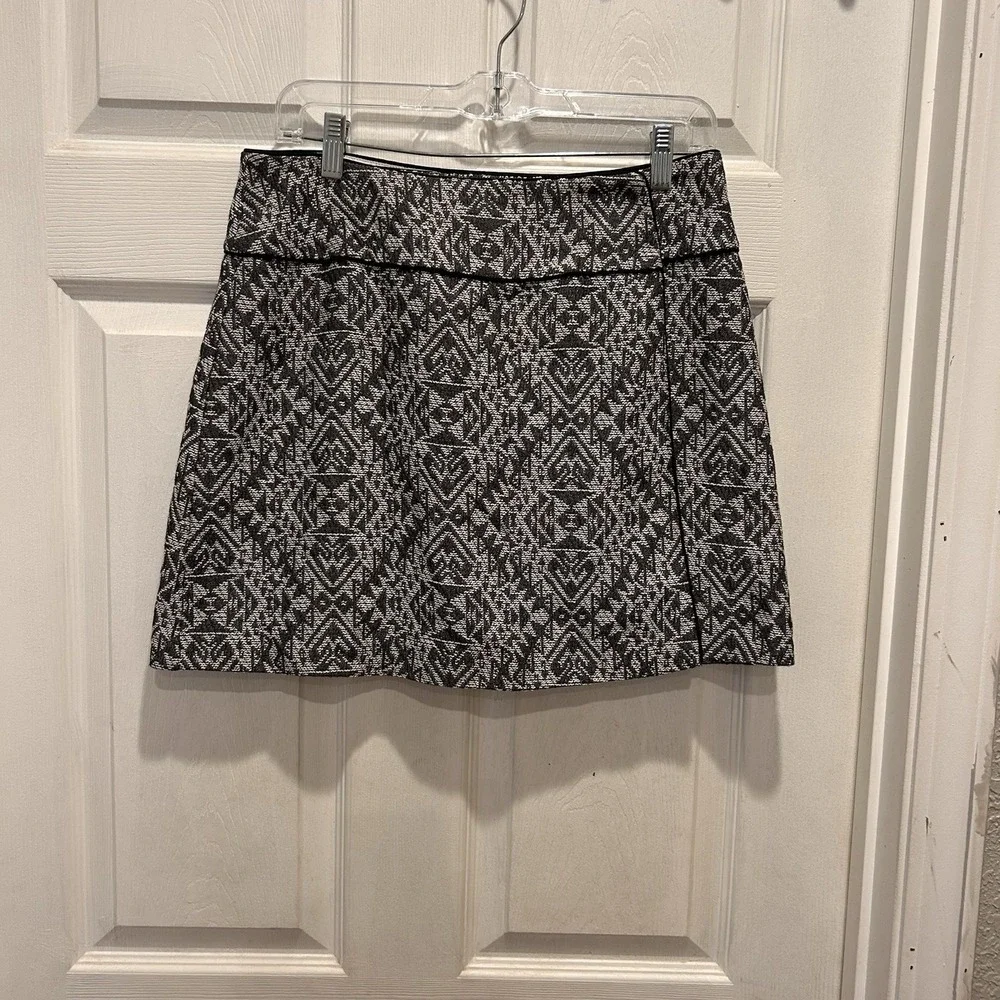 H&M Womens Black White Geometric Aztec Jacquard Mini Skirt Size 10 P/N 0189945 9